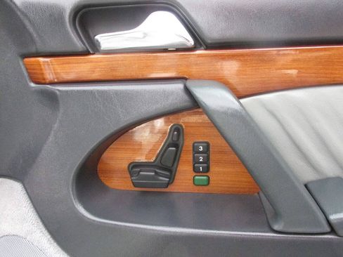 Used 1992 Mercedes-Benz 400 E image 41