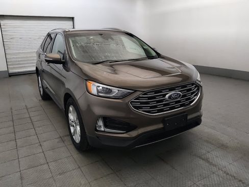 Used 2019 Ford Edge Titanium AWD/4WD image 14