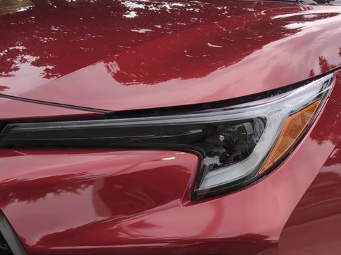 Certified 2025 Toyota Corolla SE w/ SE Premium Package FWD image 6
