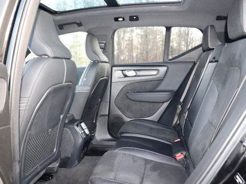 Used 2022 Volvo XC40 P8 Recharge Plus AWD/4WD image 32