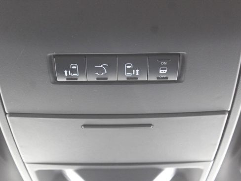 Used 2018 Dodge Grand Caravan SXT image 29