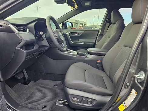 Used 2025 Toyota RAV4 SE image 19