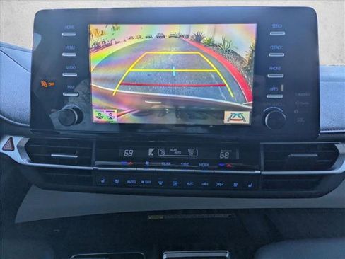 Used 2024 Toyota Sienna Limited image 14