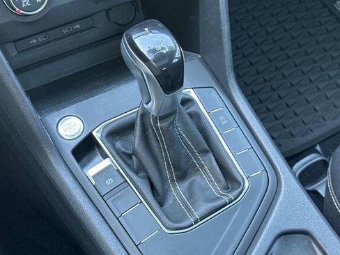 Certified 2022 Volkswagen Taos SE w/ Panoramic Sunroof Package image 20