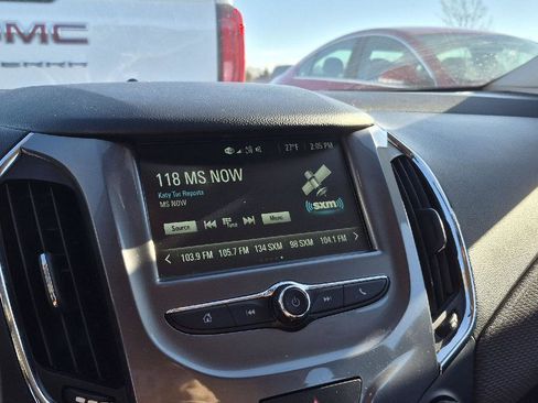 Used 2018 Chevrolet Cruze LT image 9