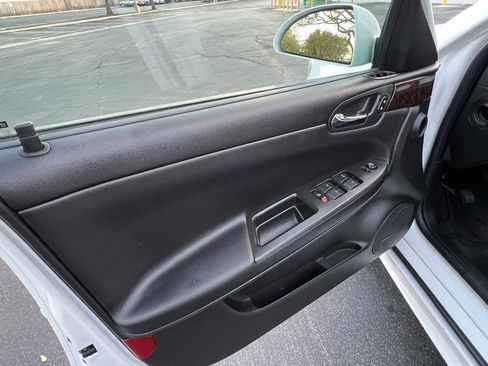 Used 2013 Chevrolet Impala LTZ image 24