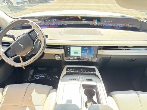 New 2026 Lincoln Navigator L Reserve AWD/4WD image 16