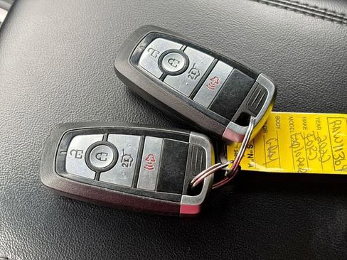 Used 2022 Ford Explorer XLT image 30