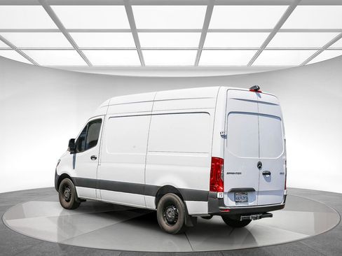 Used 2024 Mercedes-Benz Sprinter 2500 image 2