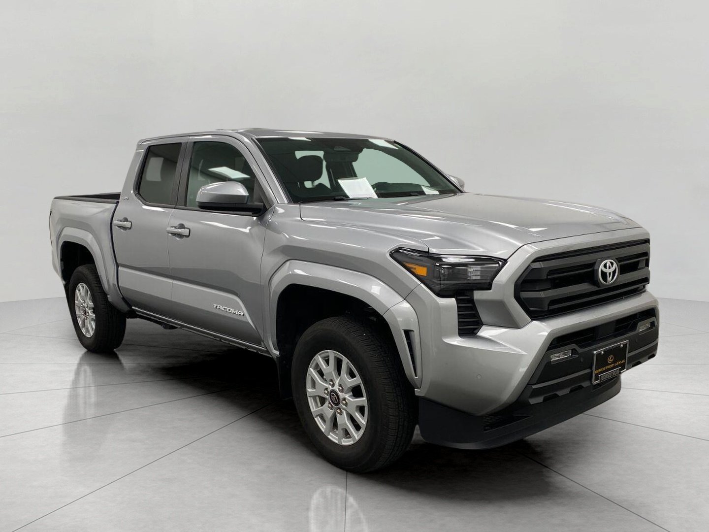 Used 2024 Toyota Tacoma SR5 AWD/4WD image 1