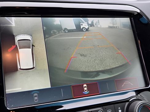 Used 2019 Chevrolet Bolt Premier w/ Infotainment Package image 8