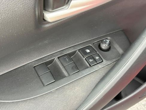Used 2021 Toyota Corolla LE FWD image 22