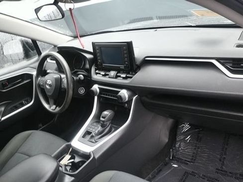 Used 2021 Toyota RAV4 LE w/ Carpet Mat Package (TMS) AWD/4WD image 11