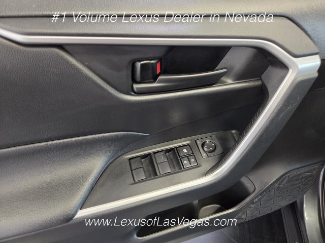 Used 2021 Toyota RAV4 LE AWD/4WD image 29