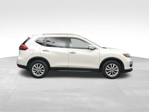 Used 2017 Nissan Rogue SV FWD image 6