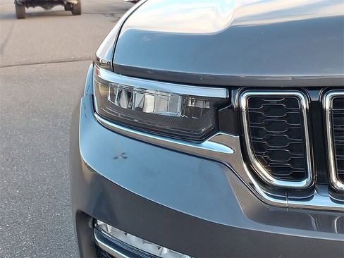 Used 2022 Jeep Grand Cherokee Limited image 9