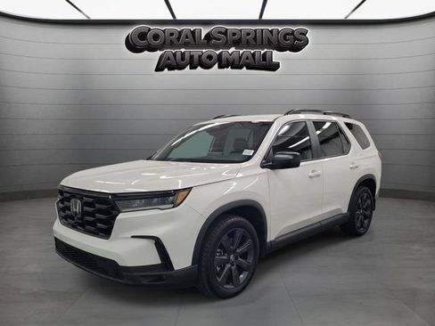 Certified 2025 Honda Pilot Sport image 3