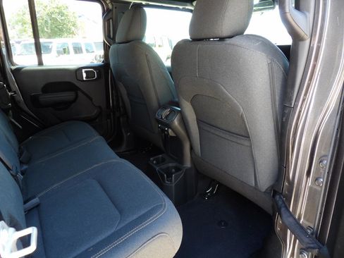 Used 2024 Jeep Wrangler Unlimited Sport AWD/4WD image 10