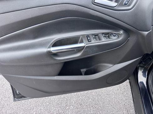 Used 2017 Ford Escape SE image 18