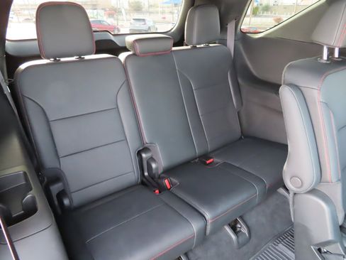 Used 2024 Chevrolet Traverse Z71 w/ Enhanced Driving Package image 15