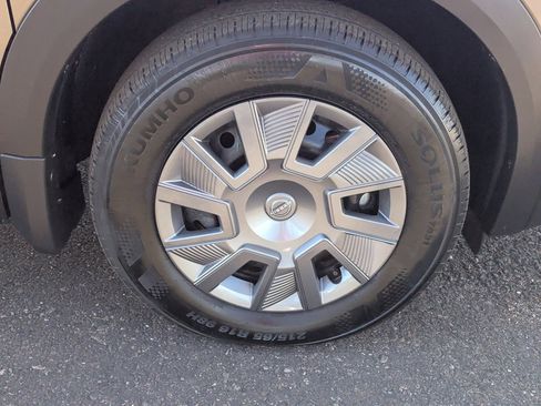 Certified 2025 Nissan Kicks S image 10