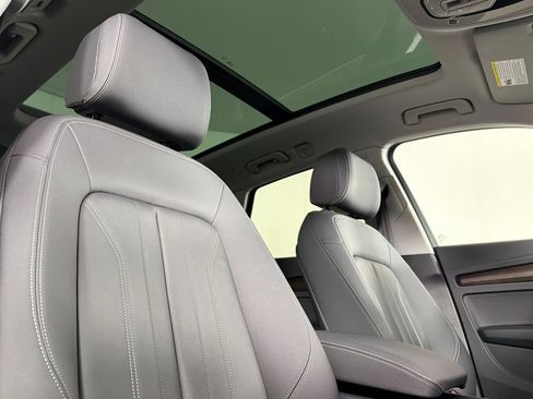 Used 2023 Audi Q5 2.0T Premium w/ Convenience Package image 16