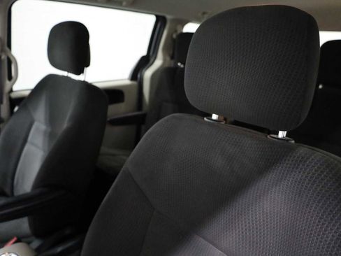 Used 2016 Dodge Grand Caravan SXT image 18