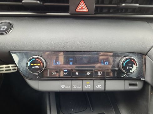 Used 2025 Hyundai Elantra Sport FWD image 21