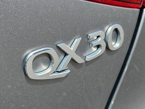 Used 2018 INFINITI QX30 Premium w/ Navigation Package AWD/4WD image 23
