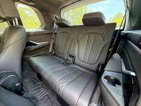 Used 2024 BMW X7 xDrive40i w/ M Sport Package AWD/4WD image 23