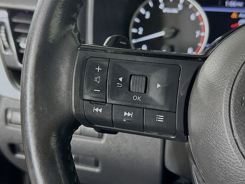 Used 2021 Nissan Rogue SV w/ Premium Package FWD image 16