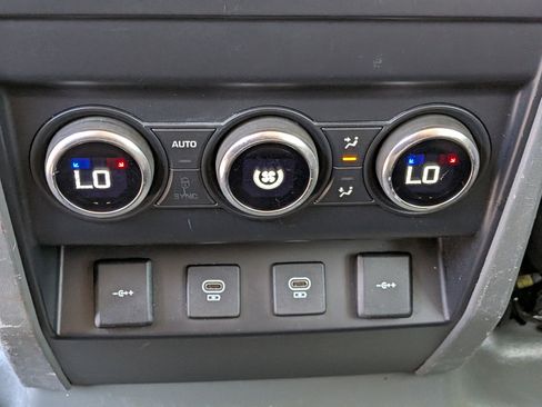 Used 2022 Land Rover Defender 110 SE AWD/4WD image 15