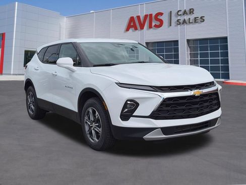 Used 2025 Chevrolet Blazer LT FWD image 3