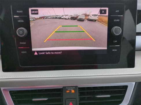 New 2026 Volkswagen Taos SE image 11