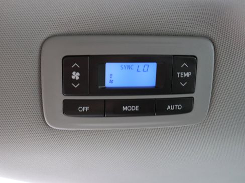 Used 2018 Toyota Sienna LE FWD image 27