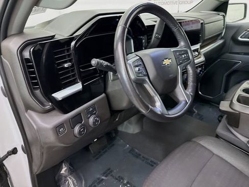 Used 2022 Chevrolet Silverado 1500 LT image 12