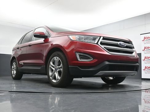 Used 2018 Ford Edge Titanium w/ Equipment Group 301A AWD/4WD image 18