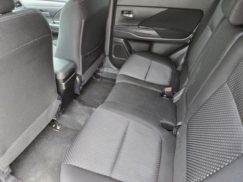 Used 2017 Mitsubishi Outlander ES FWD image 27