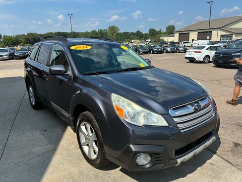 Used 2014 Subaru Outback 2.5i Limited w/ Moonroof Package AWD/4WD image 3