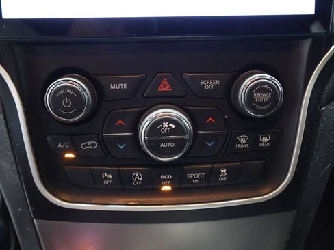 Used 2018 Jeep Grand Cherokee Altitude AWD/4WD image 32