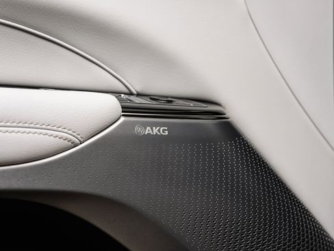 Used 2025 Cadillac Lyriq Luxury image 45