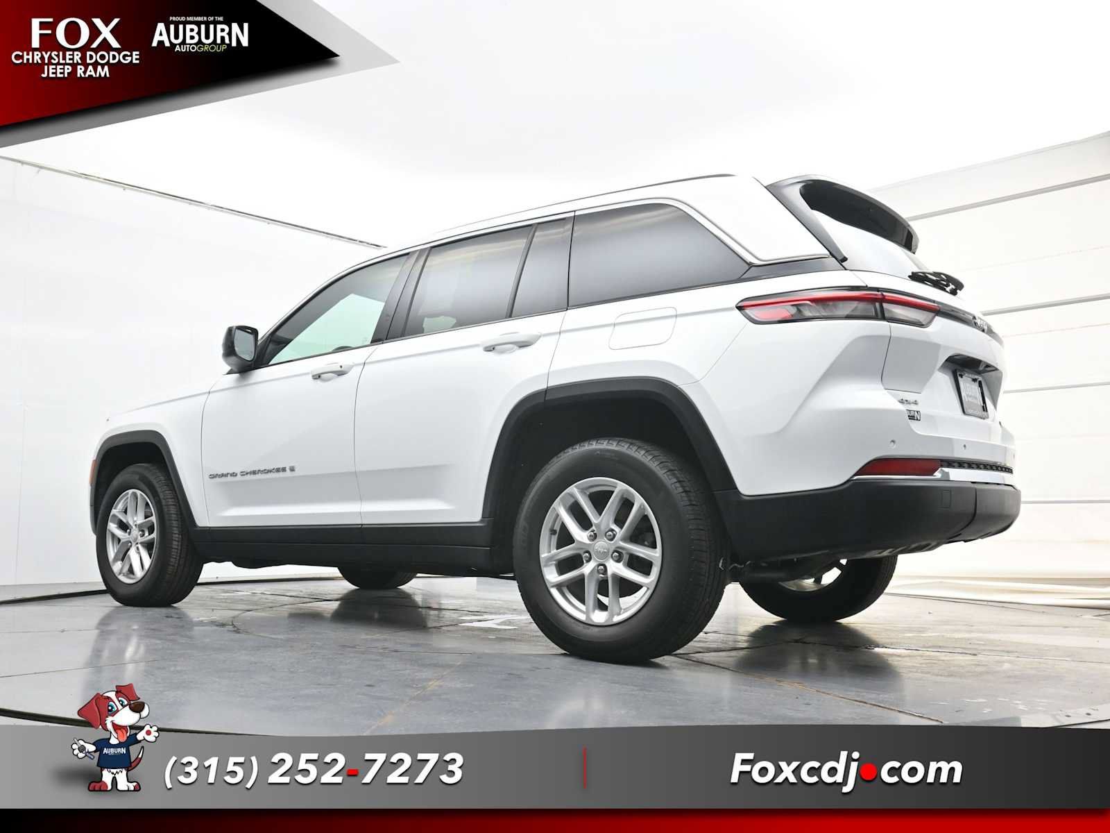 Used 2025 Jeep Grand Cherokee Laredo X w/ Luxury Tech Group I AWD/4WD image 24