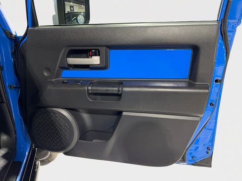 Used 2007 Toyota FJ Cruiser 4WD image 12