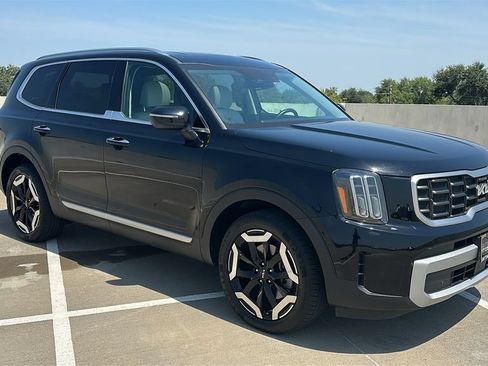 Used 2025 Kia Telluride S FWD image 15