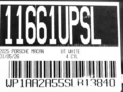 Certified 2025 Porsche Macan image 28