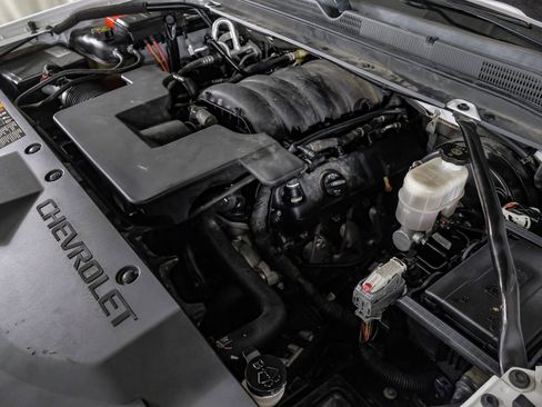 Used 2019 Chevrolet Suburban LT w/ Texas Edition Package image 47