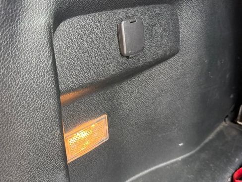 Used 2019 Ford Explorer XLT FWD image 8