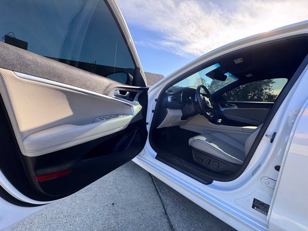 Used 2023 Genesis G70 3.3T RWD image 9