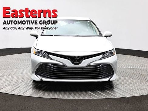 Used 2019 Toyota Camry XLE w/ Carpet Mat Package image 2