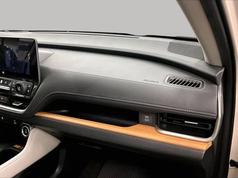Used 2024 Toyota Grand Highlander AWD image 18